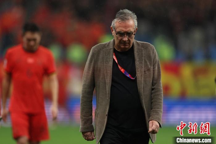 中国男足两连败陷信任危机，伊万科维奇执教受