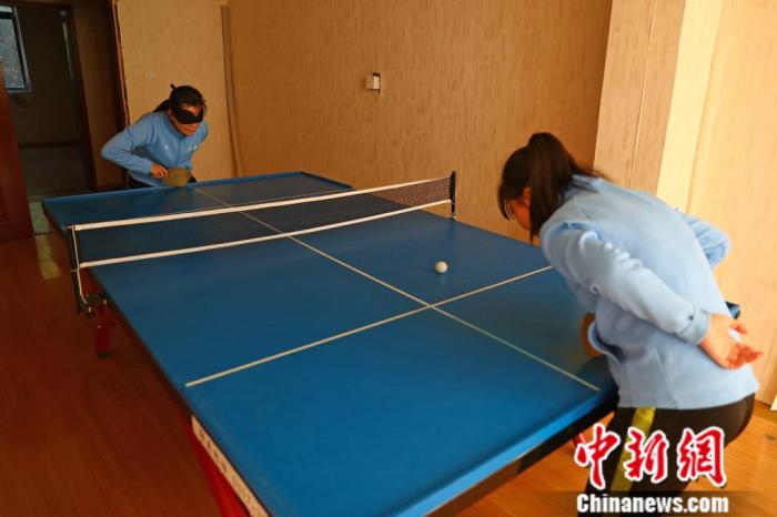 听声辨位 黑暗中逐梦——南昌盲人乒乓球队训练