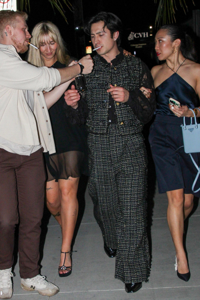 哈德森威廉姆斯街拍抽烟引热议