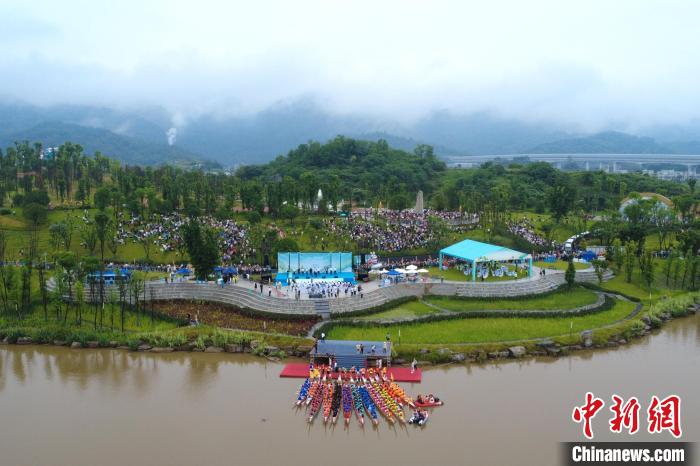 成渝双城经济圈龙舟赛今开赛 25支队伍竞逐端午