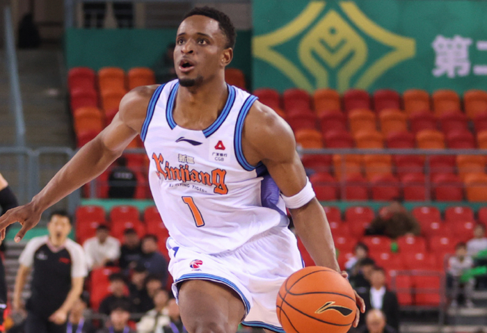 深圳三将20+狂飙掀翻新疆，109-77大胜终结两连败