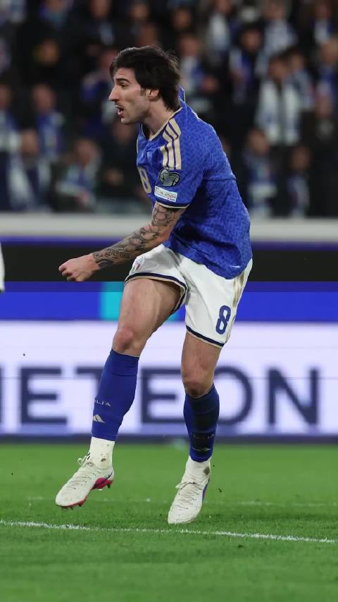 托纳利与小基恩联手献上经典对决 53米吊射与门