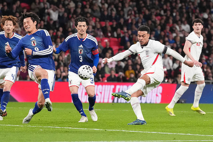 日本队1-0力克英格兰，国足开场8分钟连丢2球