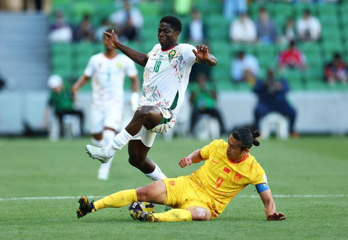 日本队1-0力克英格兰，国足开场8分钟连丢2球