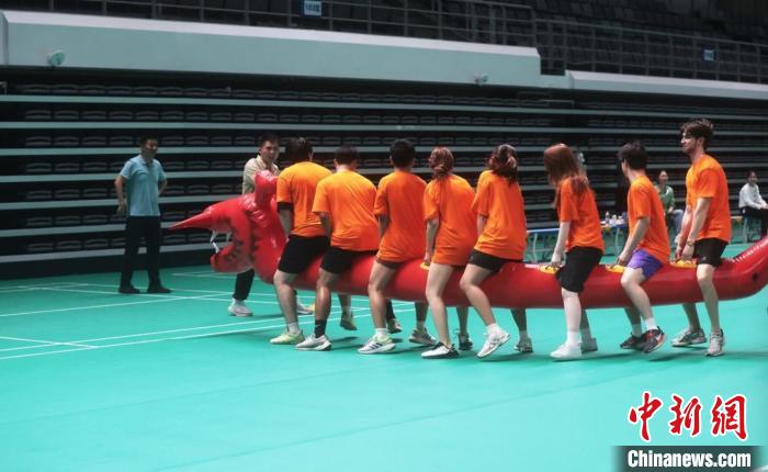 端午趣味运动会中的传统文化体验：港澳台青年